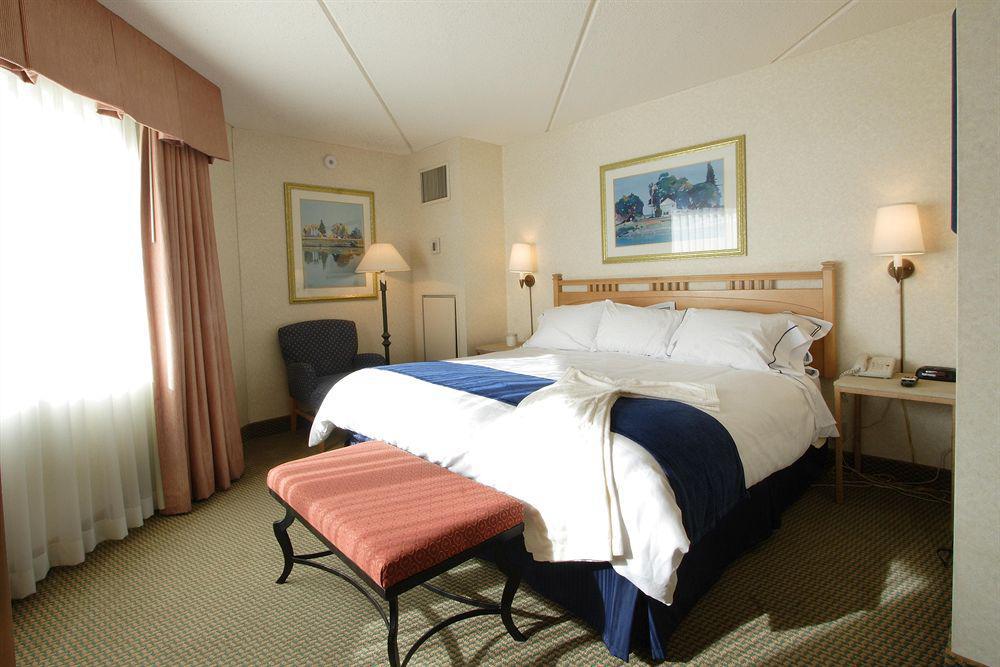 Oneida Casino Hotel Green Bay Room photo